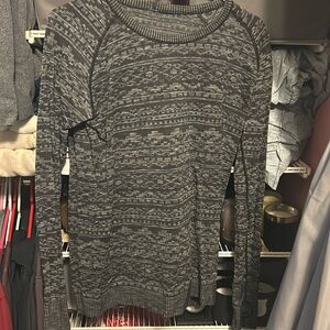 Size 12 women’s lulu shirt